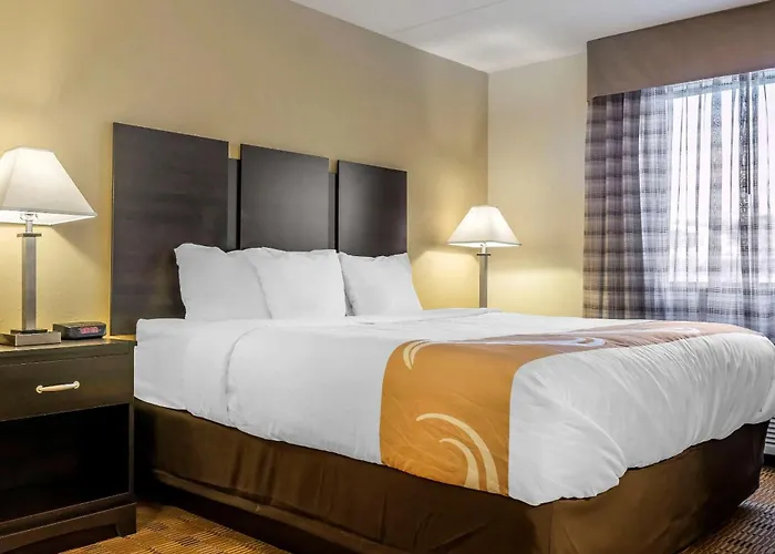 Quality Inn & Suites Pittsburgh Harmarville