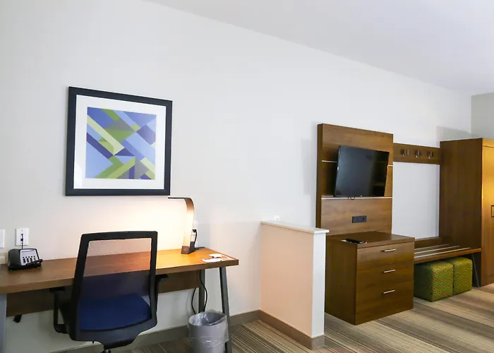 Holiday Inn Express & Suites - Houston Iah - Beltway 8 By Ihg