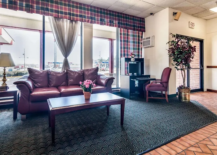 Econo Lodge Inn & Suites Conference Center Dublin