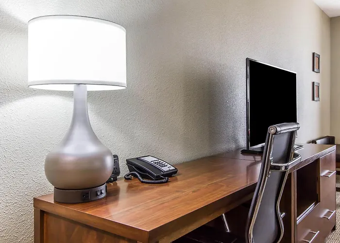 Comfort Suites West Omaha
