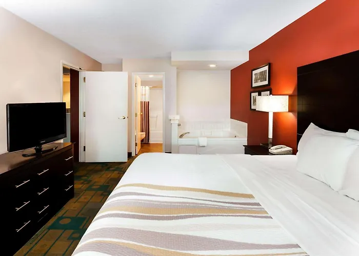 La Quinta By Wyndham Milwaukee Bayshore Area