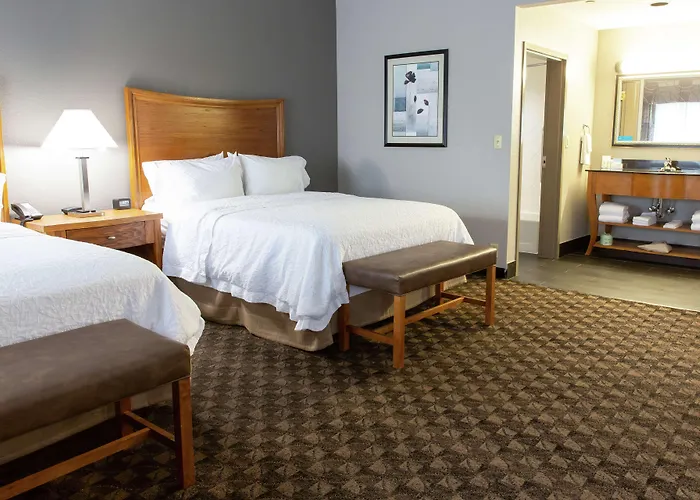 Hampton Inn & Suites Chesapeake-Square Mall