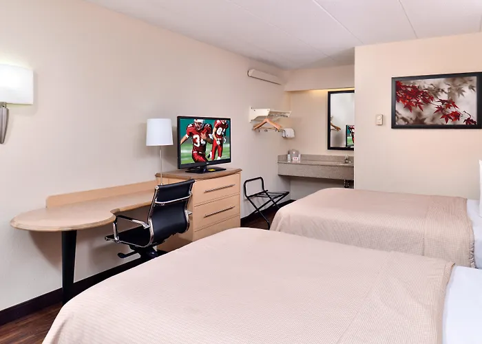 Super 8 By Wyndham Deerfield - Northbrook
