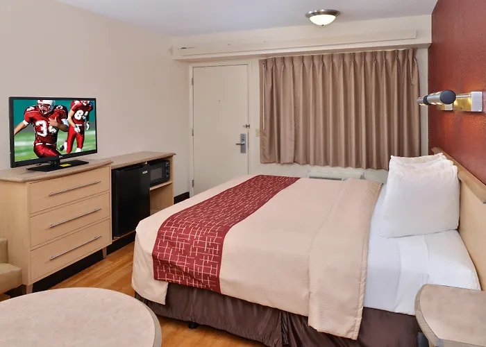 Super 8 By Wyndham Deerfield - Northbrook