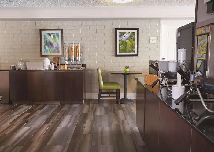 La Quinta Inn & Suites By Wyndham Ventura