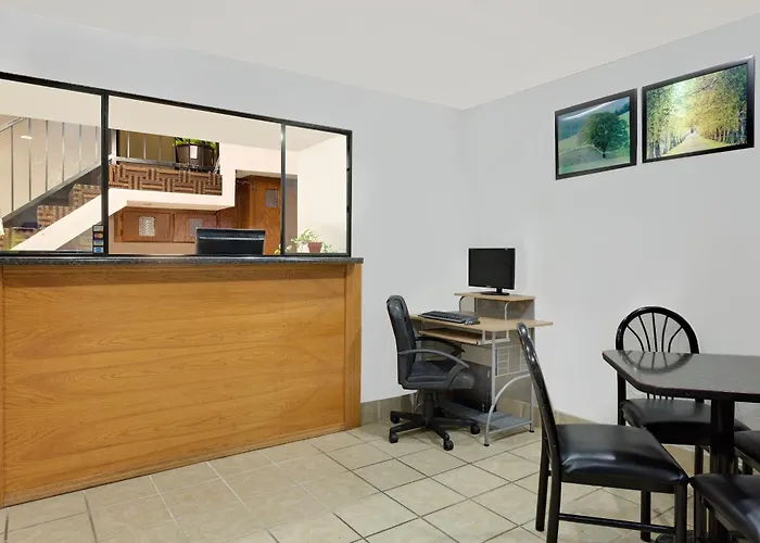Super 8 By Wyndham Waynesboro