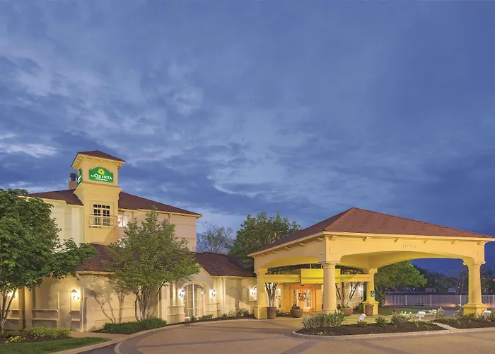 La Quinta By Wyndham St. Louis Westport