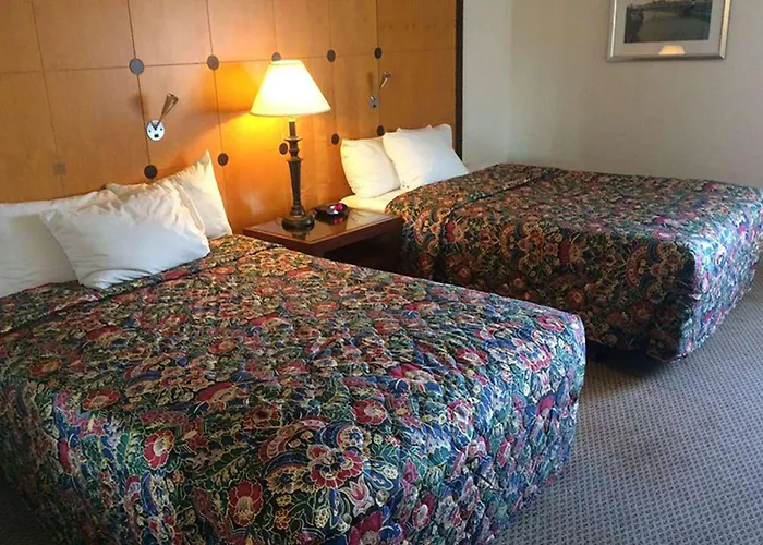 Travelodge By Wyndham Brooklyn Center