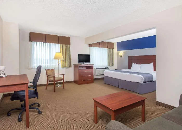 Baymont By Wyndham Dubuque