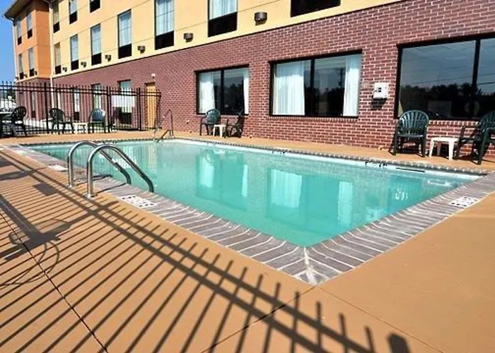 Comfort Inn & Suites Atoka-Millington