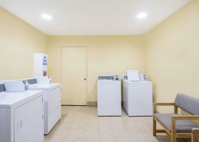 Days Inn By Wyndham Statesville