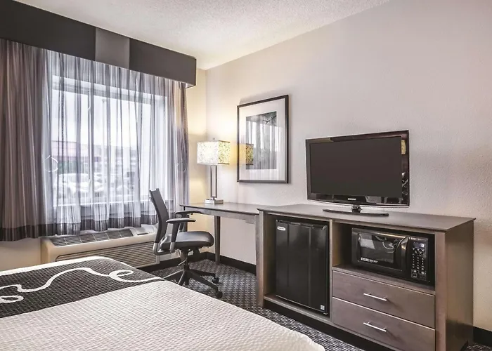 La Quinta By Wyndham Hartford Bradley Airport