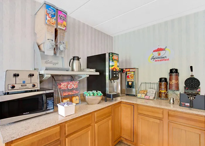 Super 8 By Wyndham Laurel