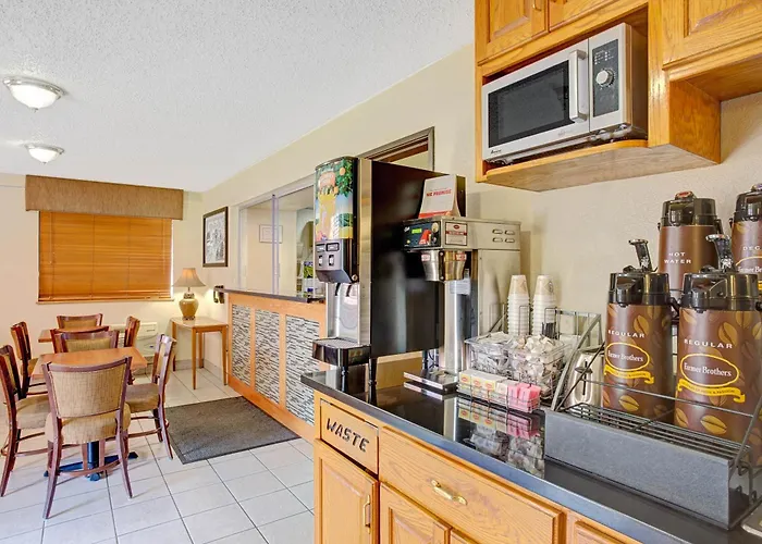 Super 8 By Wyndham College Park Wash Dc Area