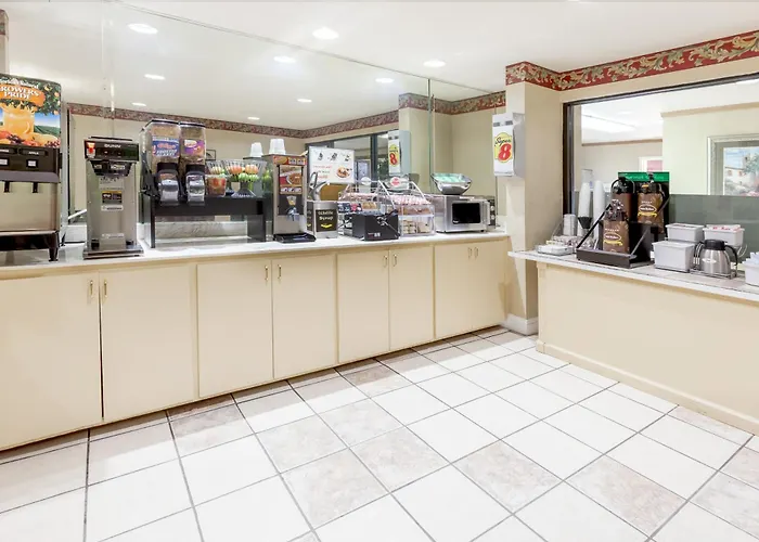 Super 8 By Wyndham Pine Bluff