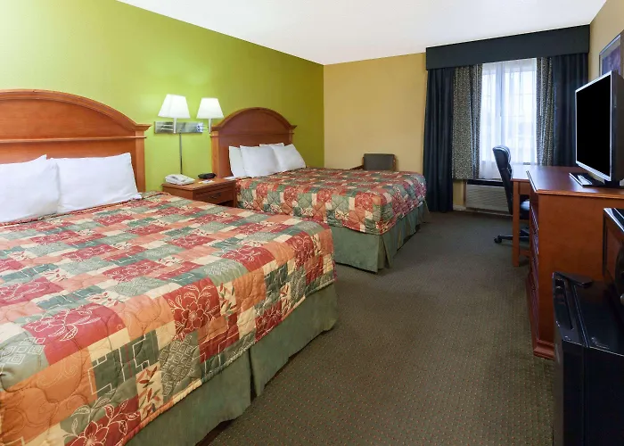 Days Inn By Wyndham Shawnee