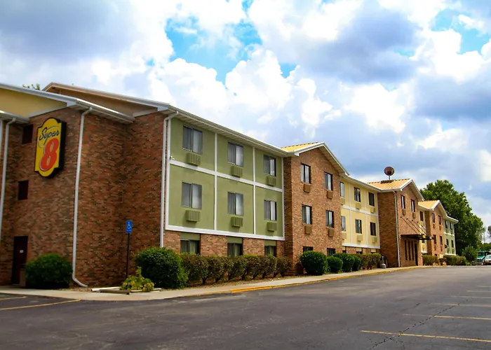 Super 8 By Wyndham Lenexa Overland Park Area/Mall Area