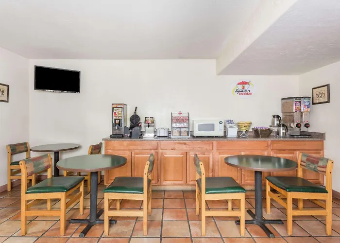 Super 8 By Wyndham Cottonwood