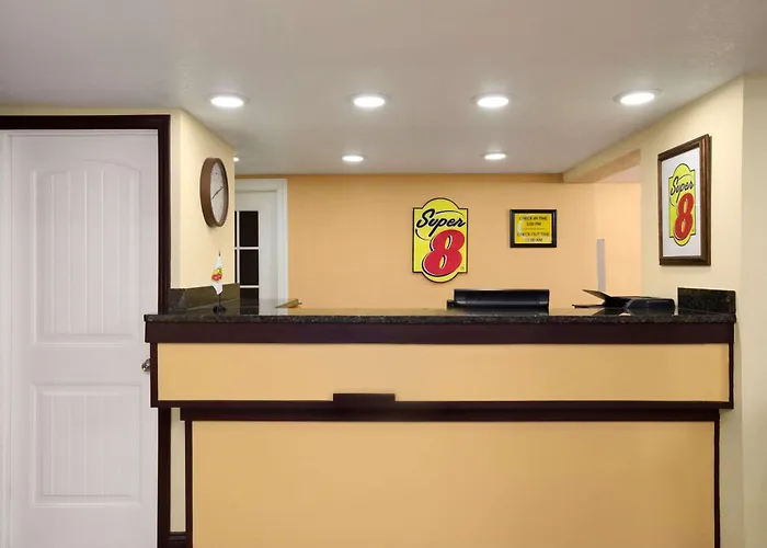 Super 8 By Wyndham Woodward