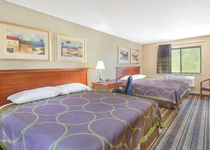 Super 8 By Wyndham Tilton/Lake Winnipesaukee