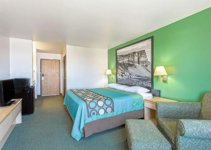 Super 8 By Wyndham Heyburn