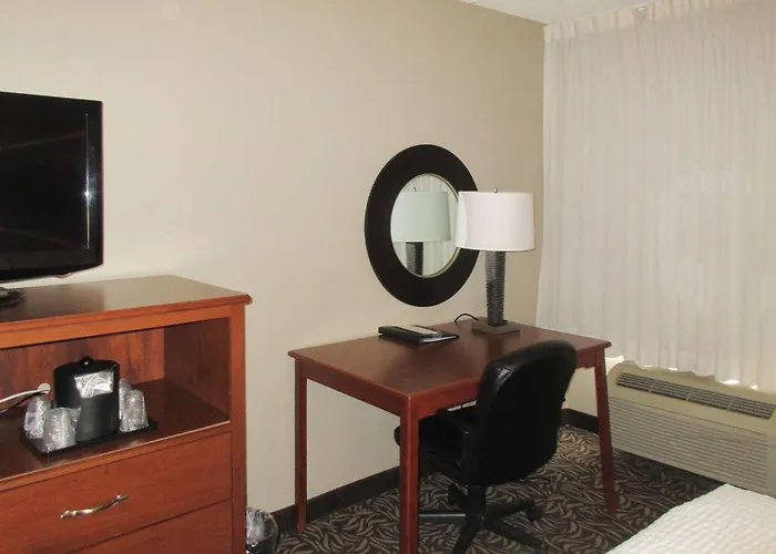 Clarion Inn & Suites Cortland - University Area