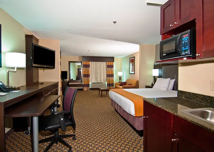Holiday Inn Express & Suites Jackson/Pearl International Airport