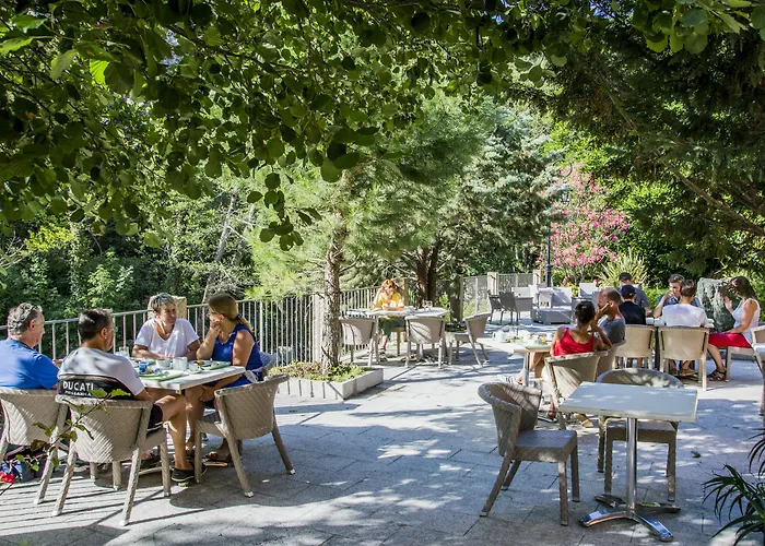 Les Jardins De La Glacière