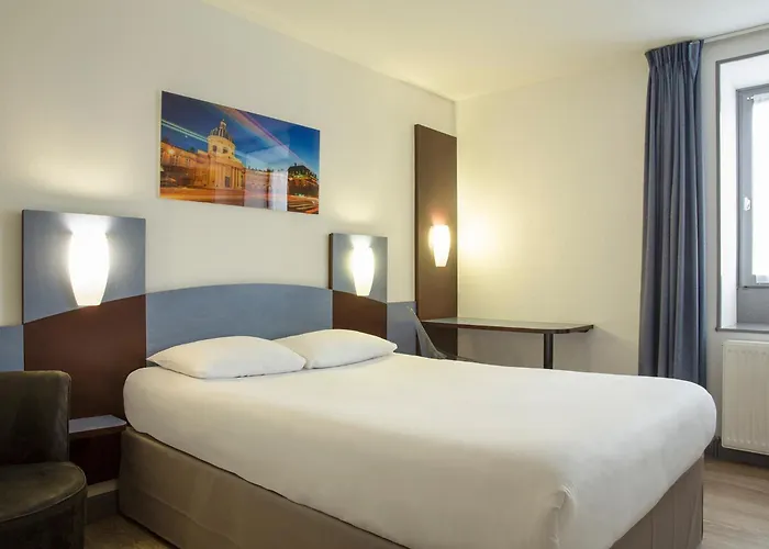 Hotel The Originals Access - Proche Centre-Ville - Gare