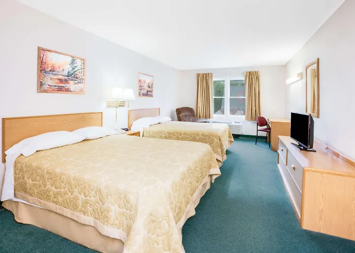 Super 8 By Wyndham Brooklyn