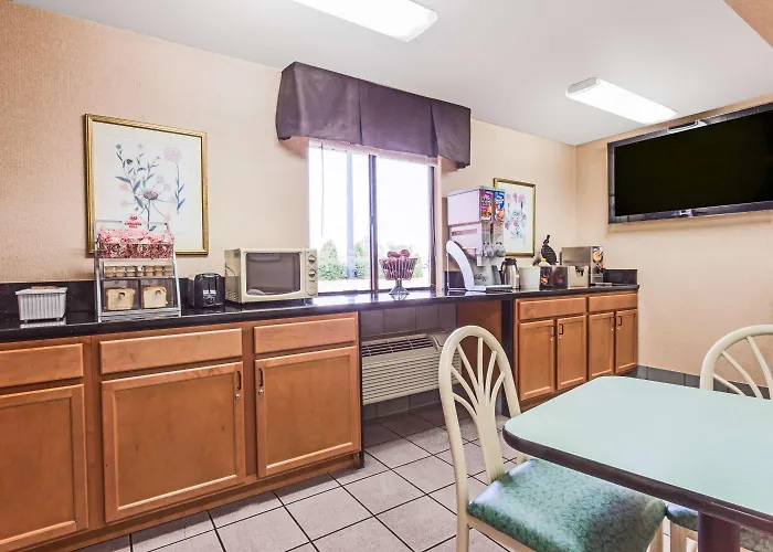 Super 8 By Wyndham Carrollton