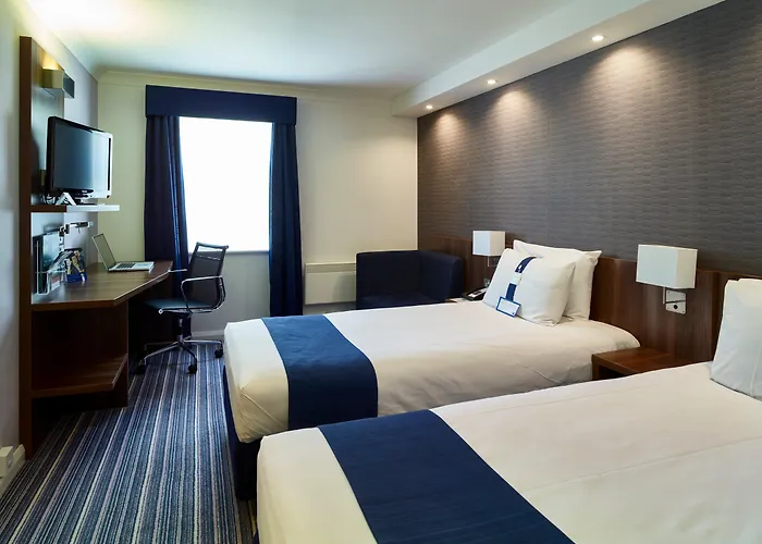 Holiday Inn Express Glenrothes By Ihg