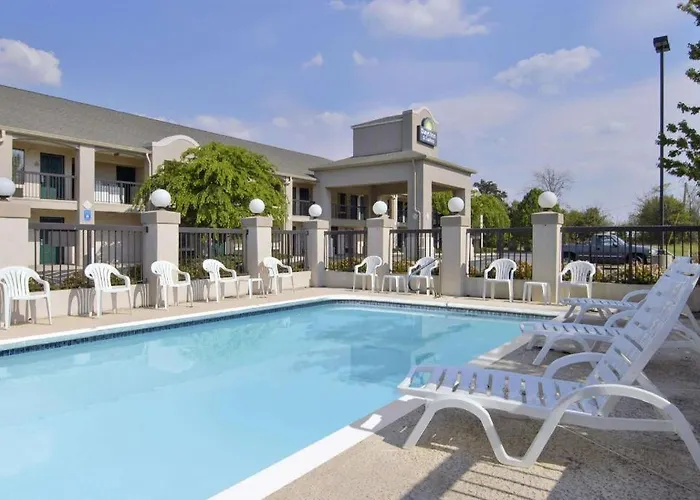 Days Inn & Suites By Wyndham Fort Valley