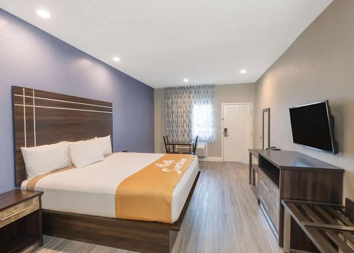 Days Inn & Suites By Wyndham La Porte