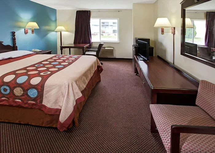 Super 8 By Wyndham Heath/Newark