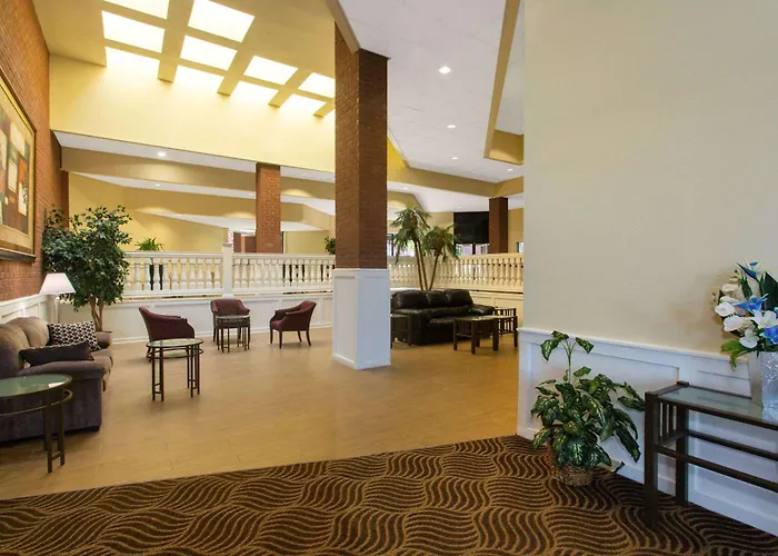Days Inn & Suites By Wyndham Tallahassee Conf Center I-10