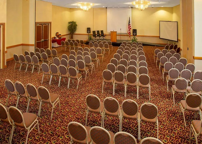 Days Inn & Suites By Wyndham Tallahassee Conf Center I-10