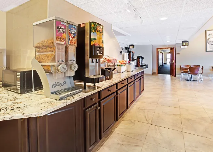 Super 8 By Wyndham Longmont/Del Camino