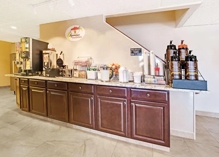 Super 8 By Wyndham Longmont/Del Camino