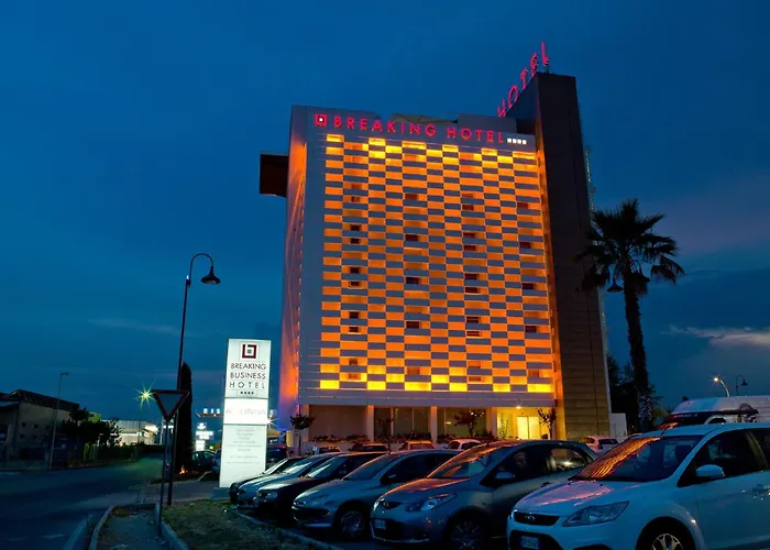 Breaking Business Hotel