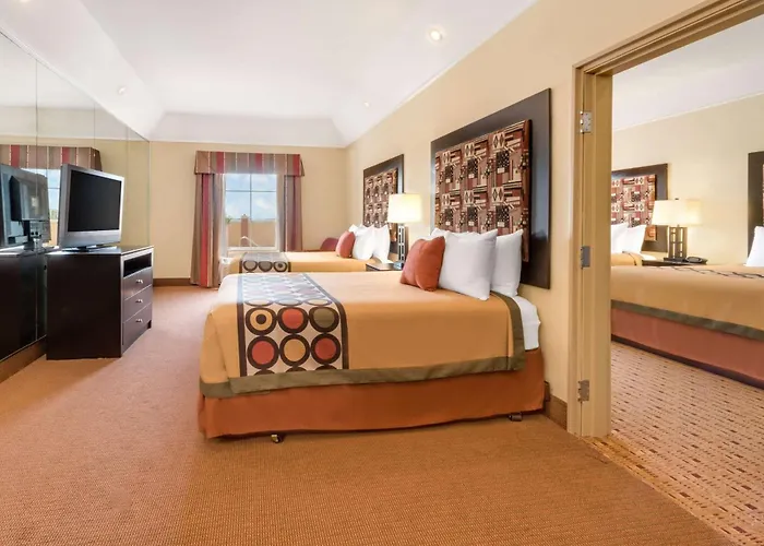 Super 8 By Wyndham Hidalgo At La Plaza Mall & Mcallen Airport