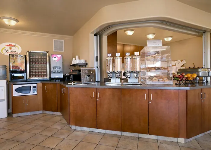 Super 8 By Wyndham Fort Nelson Bc