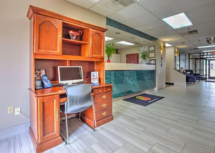 Super 8 By Wyndham Waterloo