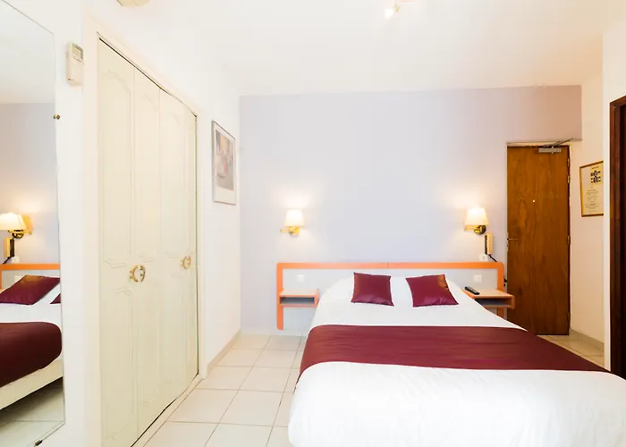 Logis Hotel Restaurant Le Cours