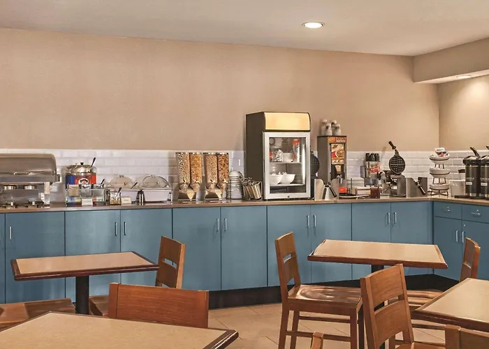 Country Inn & Suites By Radisson, Buffalo, Mn