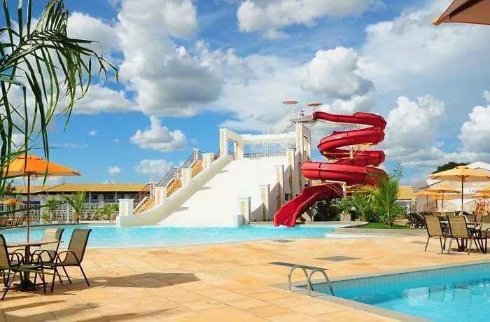 Caldas Novas Lacqua Di Roma IV - 2 banheiros e cozinha, piscina 24 horas