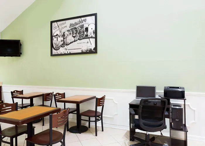 Super 8 By Wyndham Statesboro