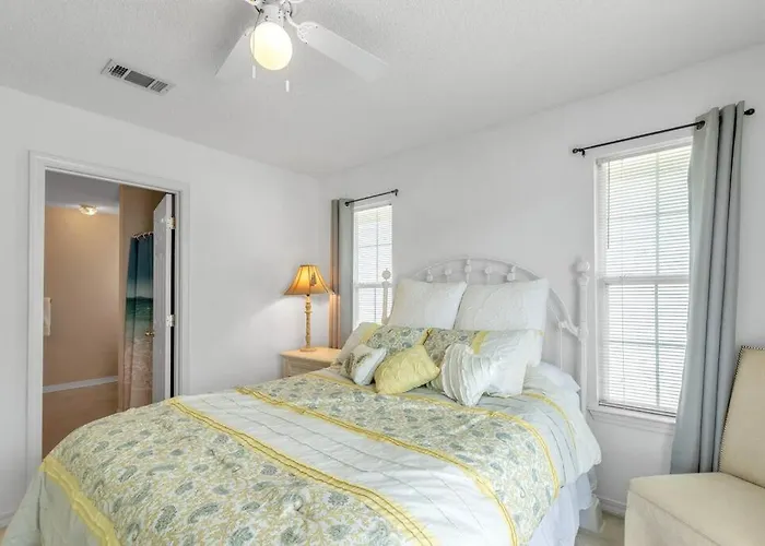 Seaside Sanctuary Close To Navarre Beach!