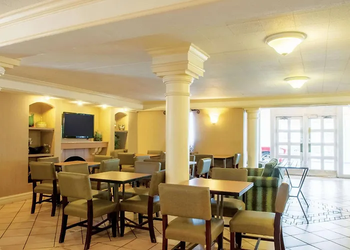 La Quinta Inn By Wyndham New Orleans Veterans / Metairie