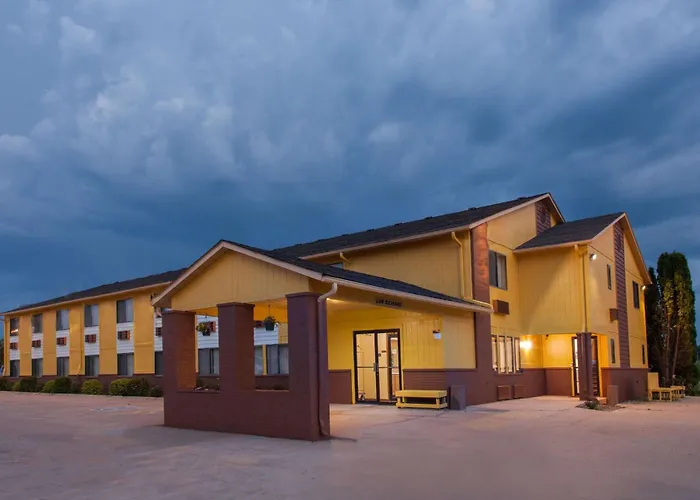 Circle S Motel